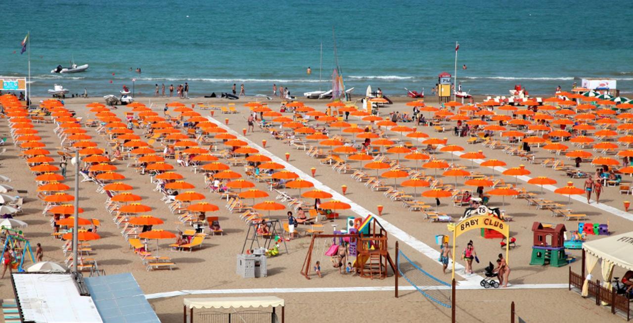 Hotel Orizzonti Ρίμινι Εξωτερικό φωτογραφία